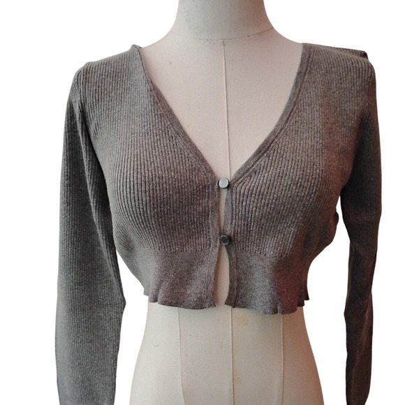 wild fable Sweaters - Wild Fable Gray Ribbed Cropped Cardigan Sweater V-Neck Two Button Long Sleeve M
